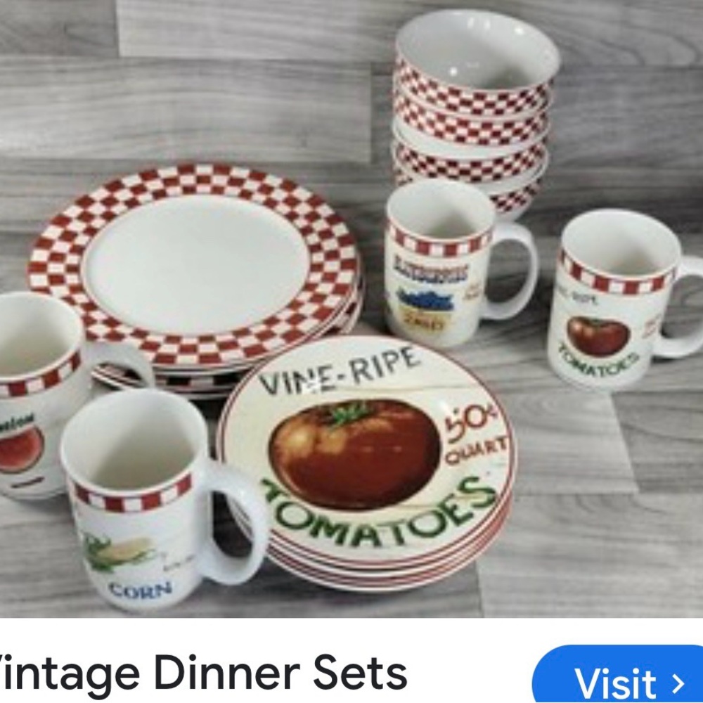 Home Trends  Design Dinnerware Set. 
Vintage set !